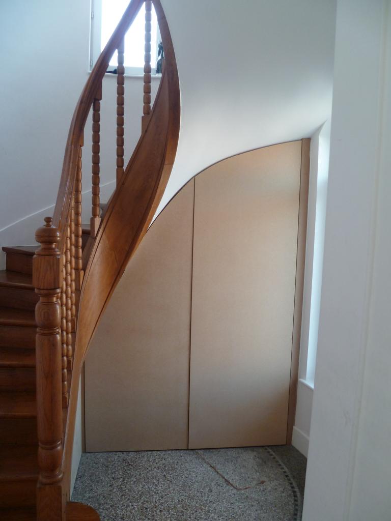 armoires sous escalier